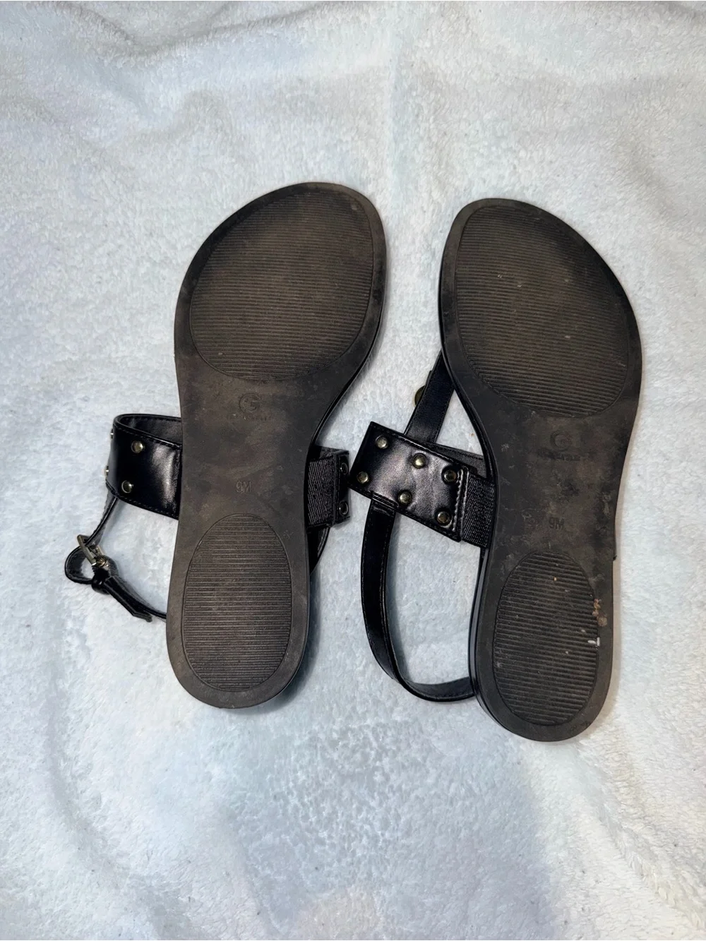 GBG Los Angeles Black Studded Thong Sandals – Women’s Size 9M